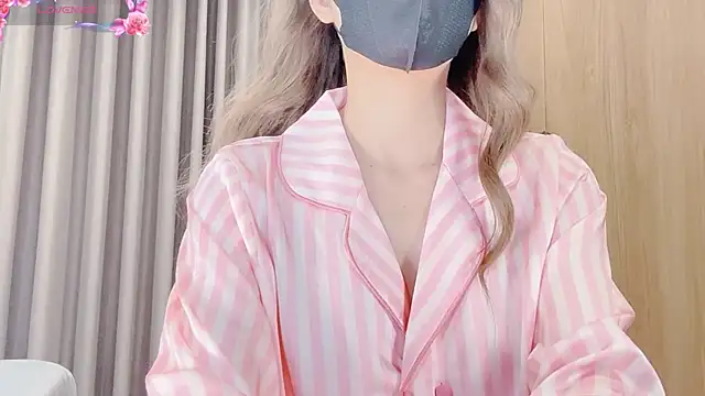 yiyi-chin online show from October 2, 2025, 3:48 pm