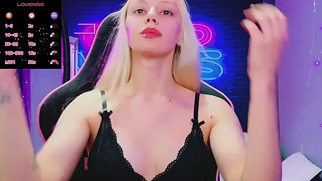 Snapshot of AlessiaCroft chatting on March 8, 2026, 5:11 am AlessiaCroft online show from March 8, 2026, 5:11 am