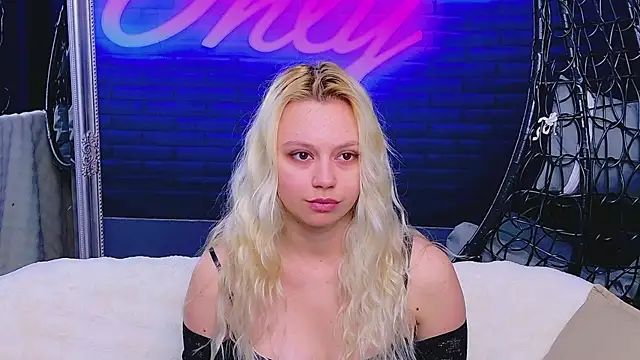 AlessiaCroft online show from May 26, 2026, 3:59 am