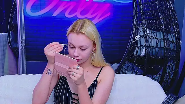 AlessiaCroft online show from April 30, 2026, 4:08 am