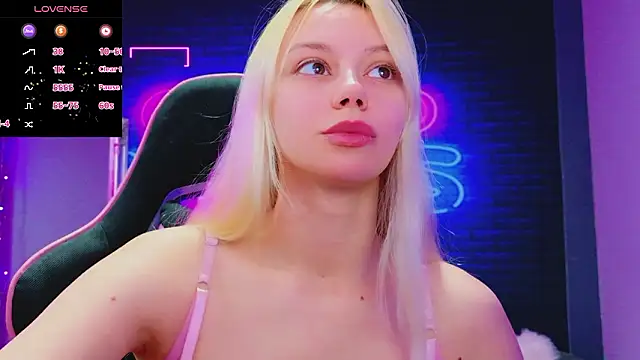 Snapshot of AlessiaCroft chatting on March 17, 2026, 5:10 am AlessiaCroft online show from March 17, 2026, 5:10 am