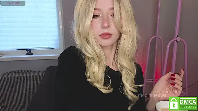 sweetuniporn online show from October 6, 2025, 6:25 am