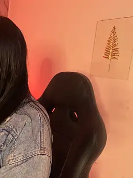 Kariina  69 online show from May 6, 2026, 2:15 am
