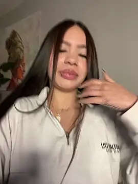 Cristina pinkk online show from December 15, 2025, 4:07 am