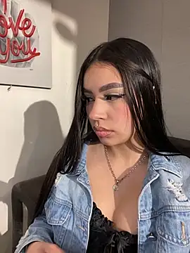 Cristina pinkk online show from October 28, 2025, 2:56 am