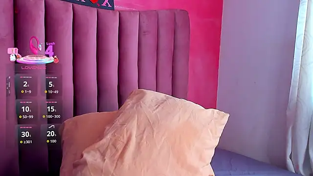 mialeia01 online show from December 22, 2025, 3:45 pm