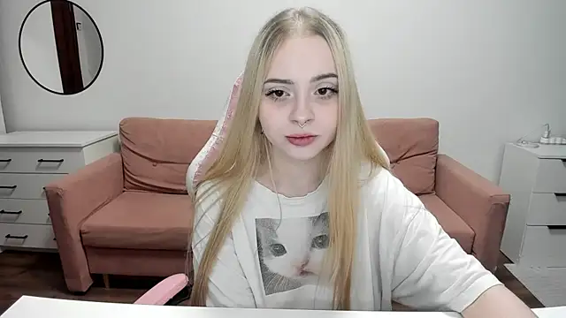 Snapshot of mistress_lain chatting on July 24, 2026, 8:32 am mistress lain online show from July 24, 2026, 8:32 am