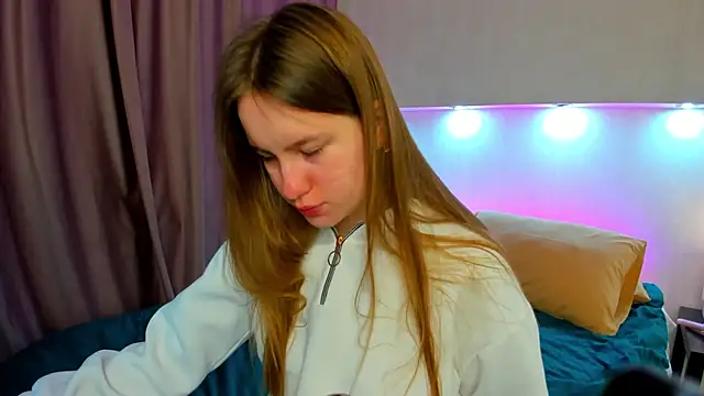 Candy Cansew online show from September 14, 2025, 12:11 am