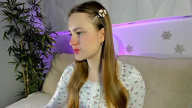 Candy Cansew online show from December 5, 2025, 1:05 am