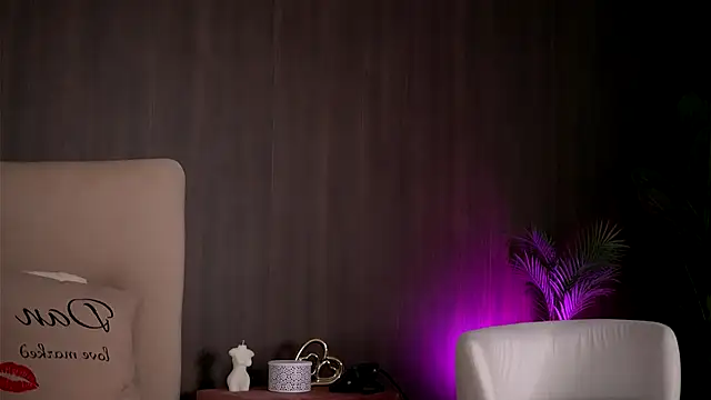 ChloeDevine online show from September 24, 2025, 4:30 am