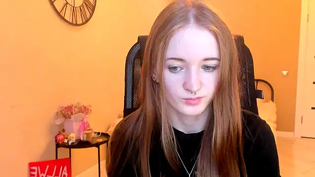 KateKayer online show from November 17, 2025, 11:47 am