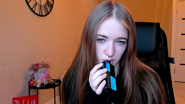 KateKayer online show from November 18, 2025, 11:24 am