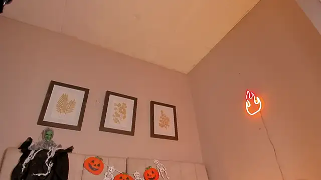  lucia 18 online show from October 31, 2025, 4:36 pm