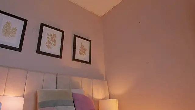  lucia 18 online show from February 25, 2026, 11:43 am