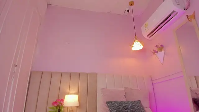  lucia 18 online show from September 10, 2025, 6:40 pm