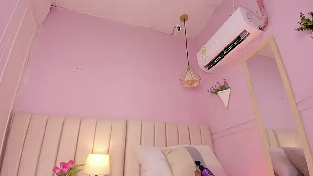  lucia 18 online show from April 25, 2026, 2:47 pm