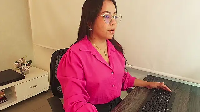  Victoria Collins online show from October 16, 2025, 11:07 am