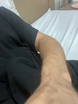 Snapshot of yourinternetboyfriend chatting on January 16, 2026, 3:43 am yourinternetboyfriend online show from January 16, 2026, 3:43 am