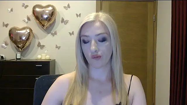 Snapshot of Wild_Silk_Desire chatting on June 25, 2026, 4:45 pm Wild Silk Desire online show from June 25, 2026, 4:45 pm