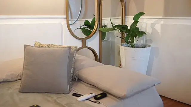 Susan wall online show from September 21, 2025, 3:17 pm