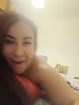 hotCOUPLEPETRA online show from August 6, 2026, 11:00 pm