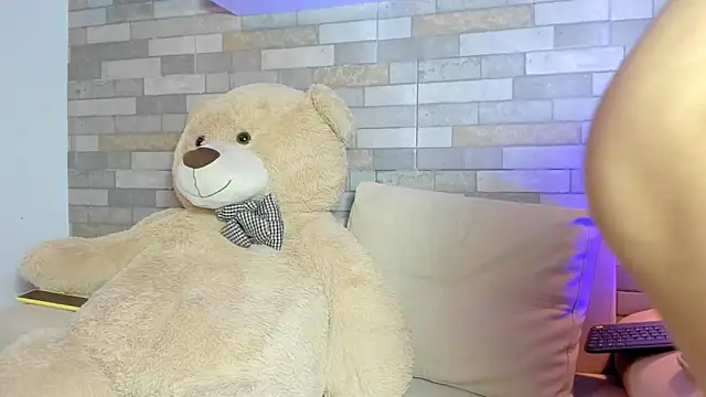 DixyPalmer online show from December 4, 2025, 7:35 pm