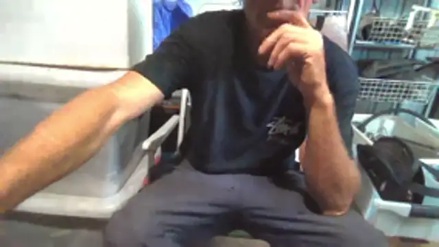 Lovyourpuss online show from December 17, 2025, 6:40 am