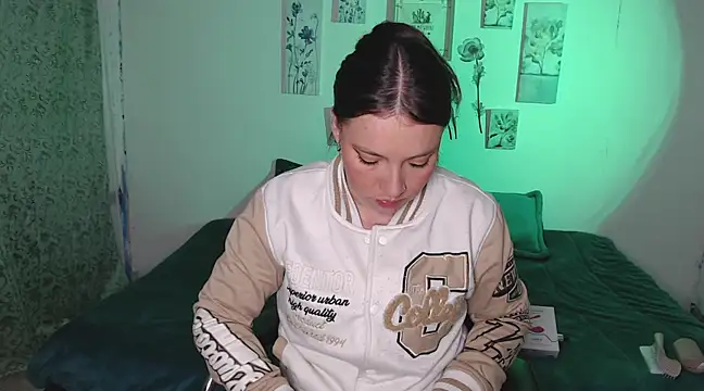 mariaana  222 online show from March 22, 2025, 5:39 am