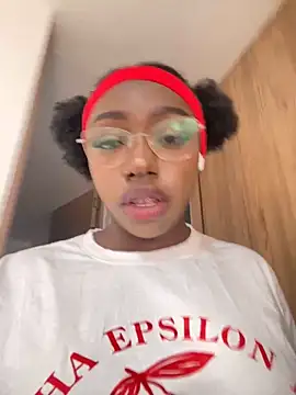 alissradiante1 online show from October 18, 2025, 2:35 am