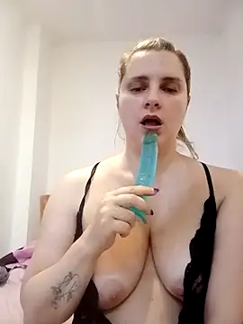 JessicaItalia online show from October 9, 2025, 9:21 am