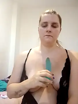 JessicaItalia online show from October 6, 2025, 8:59 am