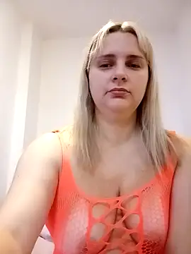 JessicaItalia online show from October 18, 2025, 9:22 am