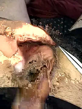 Snapshot of Elonmo chatting on October 4, 2025, 10:22 pm Elonmo online show from October 4, 2025, 10:22 pm