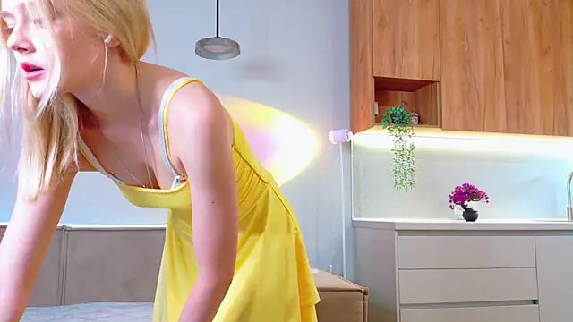 StarrShinee online show from September 20, 2025, 2:38 am