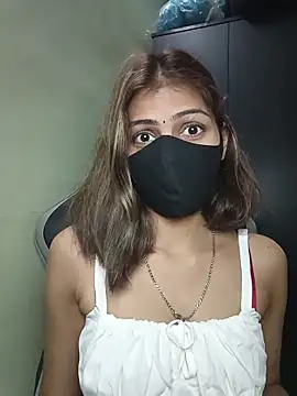 Isha Sax online show from November 24, 2025, 7:08 am