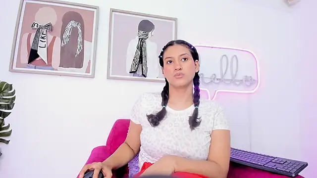 Snapshot of niia7 chatting on June 14, 2026, 7:15 pm niia7 online show from June 14, 2026, 7:15 pm