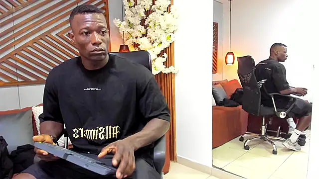 MarcusBlack  online show from November 14, 2025, 11:36 am