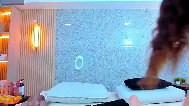 Antonella west online show from November 21, 2025, 7:57 pm