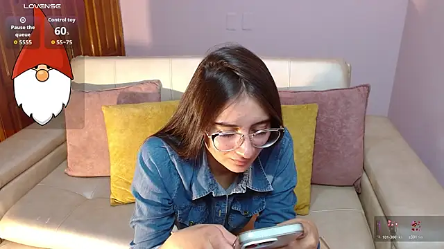 Snapshot of alesiamoore chatting on December 17, 2025, 3:06 pm alesiamoore online show from December 17, 2025, 3:06 pm