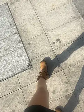 xiaoyuan01 online show from November 14, 2025, 2:04 am