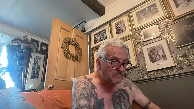 Snapshot of poggles chatting on July 20, 2026, 1:24 pm poggles online show from July 20, 2026, 1:24 pm