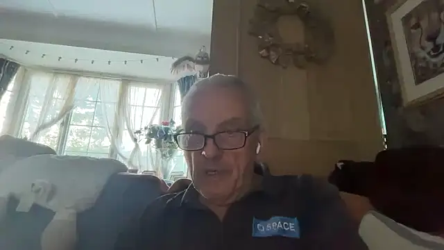 Snapshot of poggles chatting on April 2, 2026, 6:25 pm poggles online show from April 2, 2026, 6:25 pm