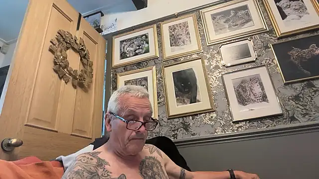 Snapshot of poggles chatting on July 8, 2026, 5:30 am poggles online show from July 8, 2026, 5:30 am