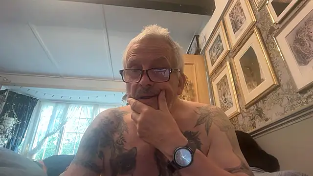 Snapshot of poggles chatting on July 21, 2026, 5:20 am poggles online show from July 21, 2026, 5:20 am