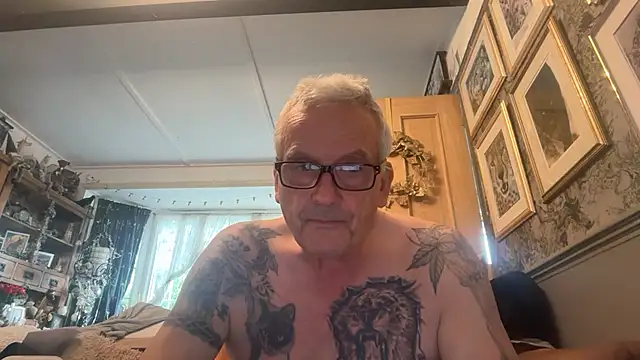 Snapshot of poggles chatting on July 13, 2026, 5:18 am poggles online show from July 13, 2026, 5:18 am