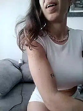 agustinalatina online show from February 5, 2026, 11:39 am