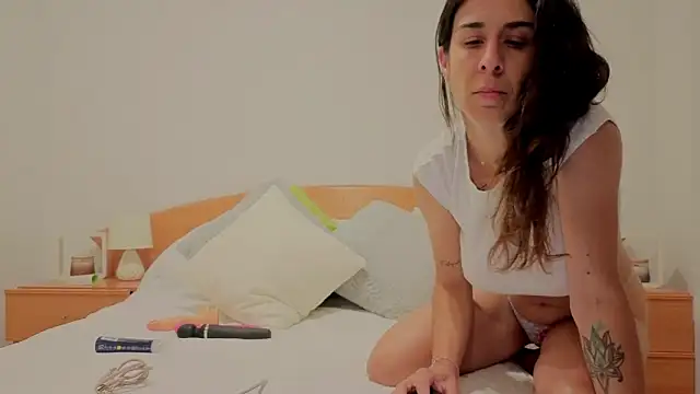 agustinalatina online show from May 24, 2026, 8:42 pm