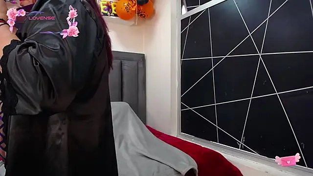 EmmaJhomson online show from October 20, 2025, 8:09 pm