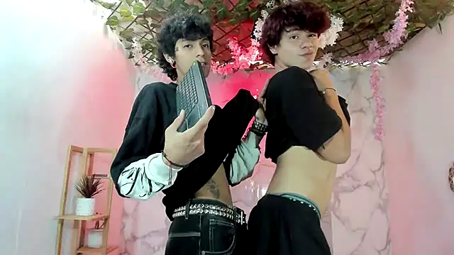 Bastian boyshot77 online show from May 5, 2026, 5:49 pm