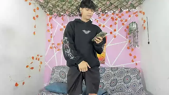 Bastian boyshot77 online show from December 15, 2025, 4:13 pm